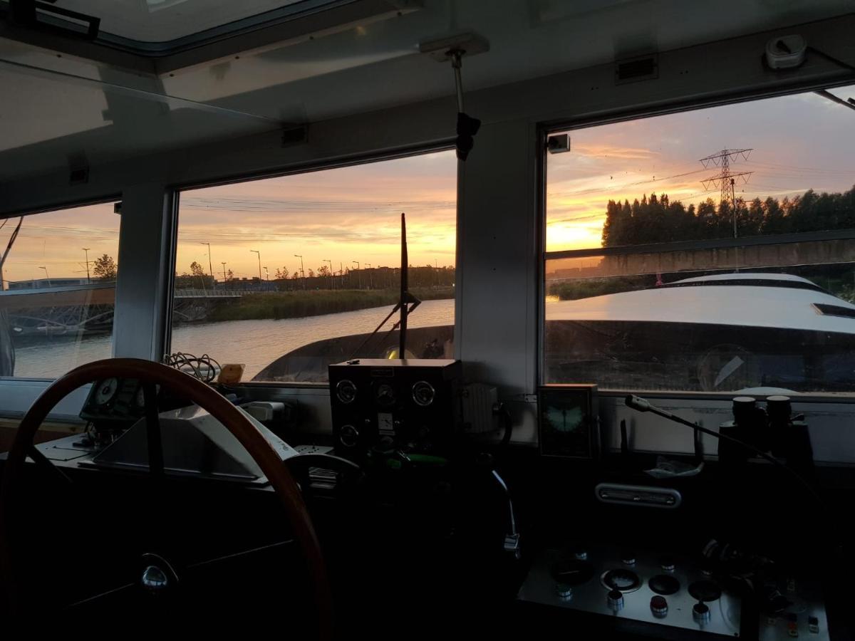 Wheelhouse Euphrate Houseboat Panzió Diemerbrug Kültér fotó