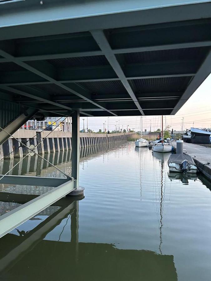 Wheelhouse Euphrate Houseboat Panzió Diemerbrug Kültér fotó